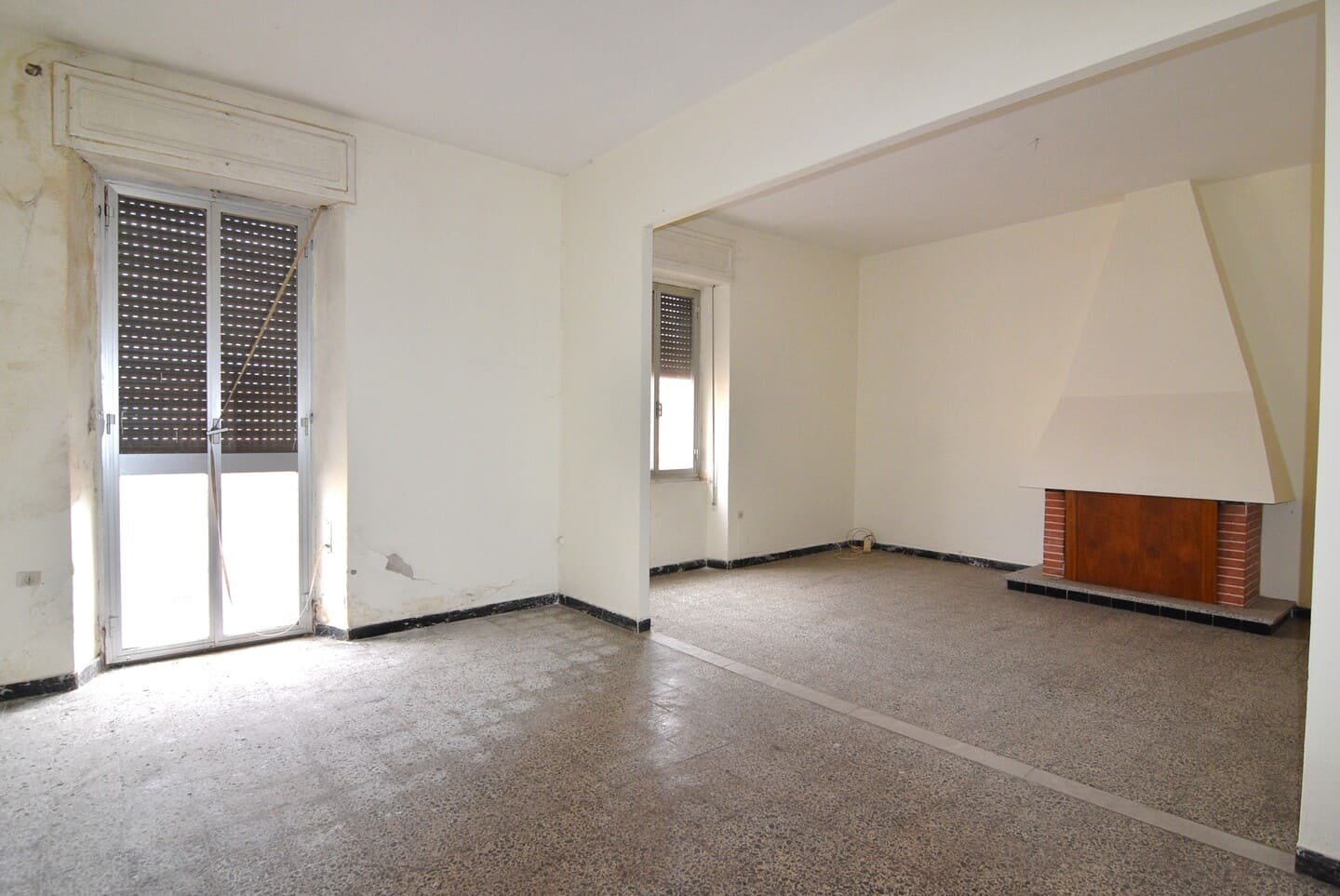 Palazzo in centro con appartamenti, locali commerciali e giardino
