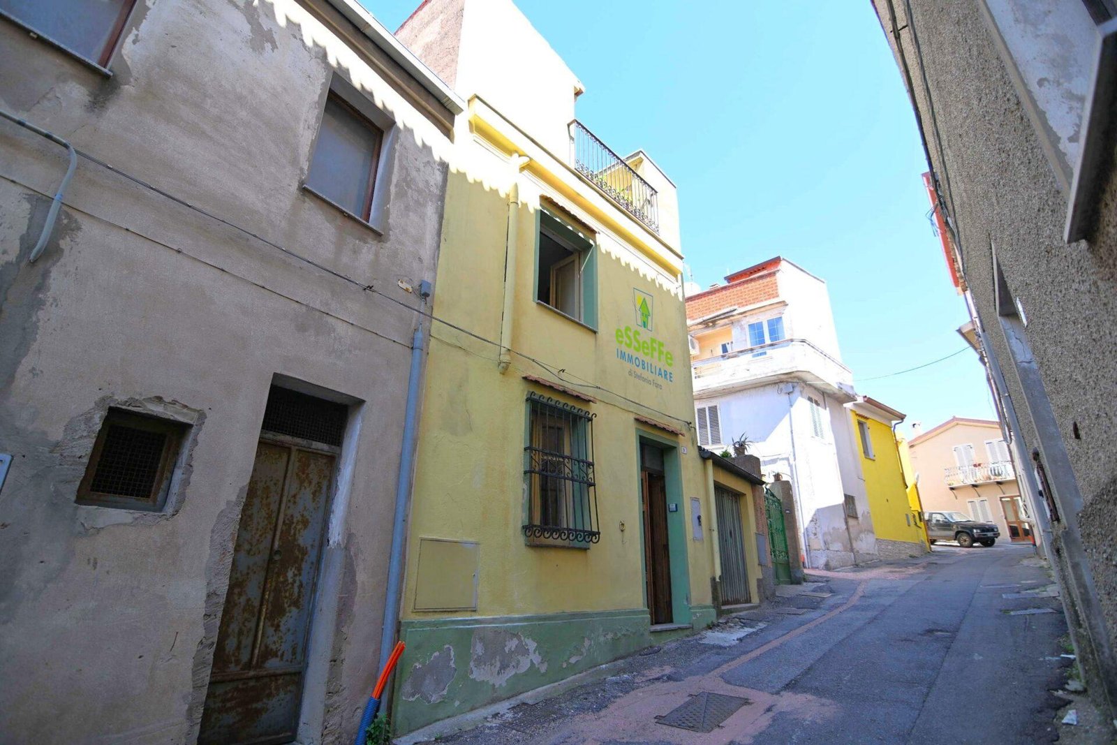 Casa spaziosa e luminosa su tre piani