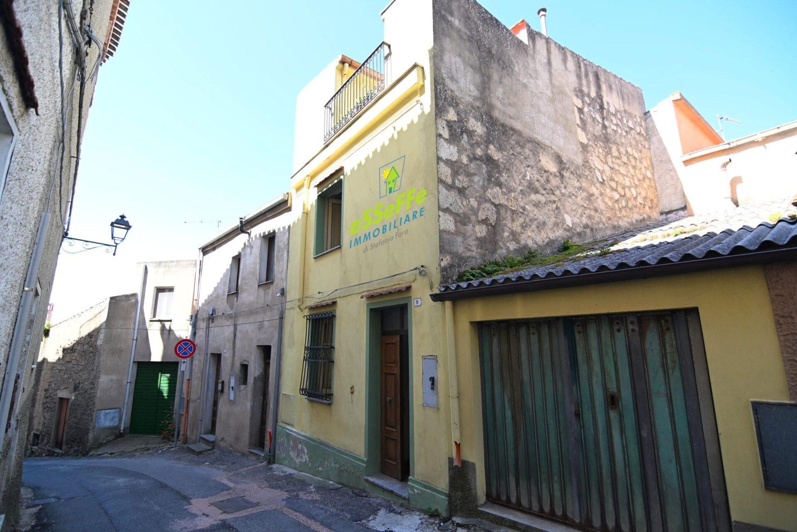 Casa spaziosa e luminosa su tre piani