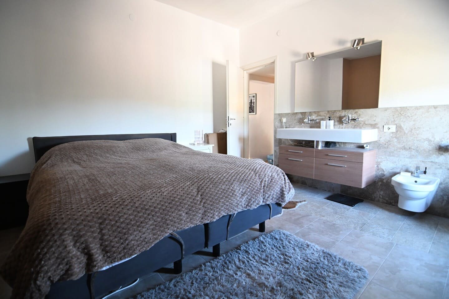 Casa indipendente su due livelli con 600 mq di giardino