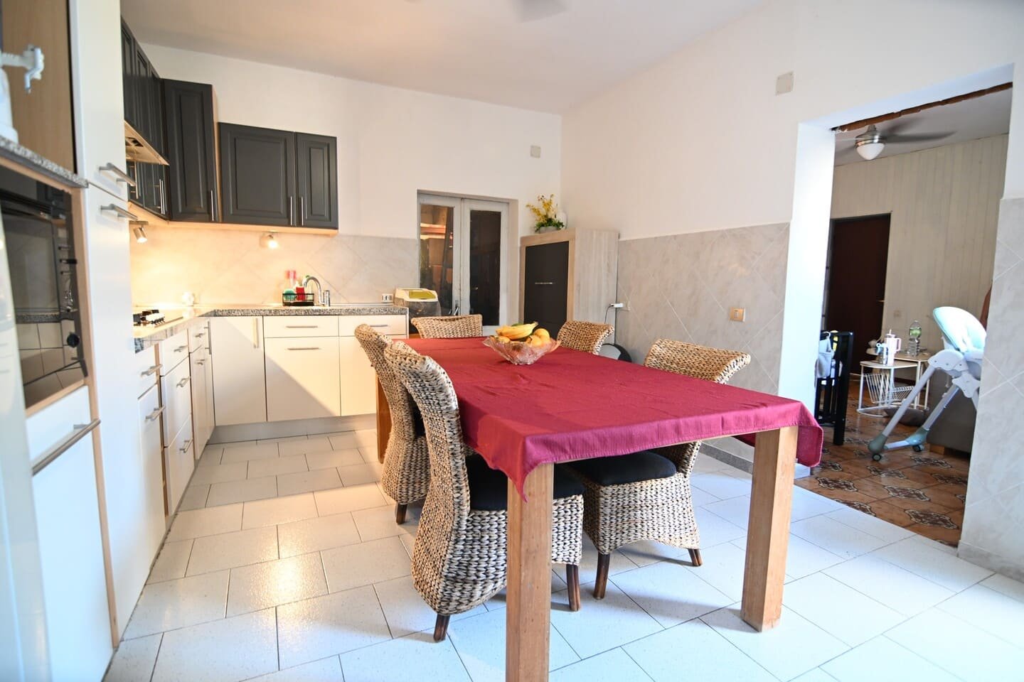 Casa indipendente su due livelli con 600 mq di giardino
