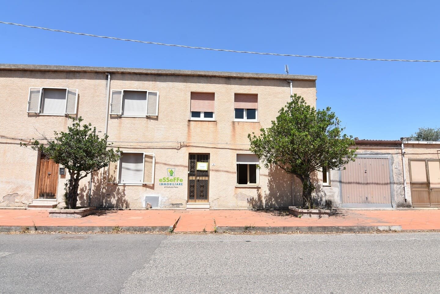 Casa indipendente su due livelli con 600 mq di giardino