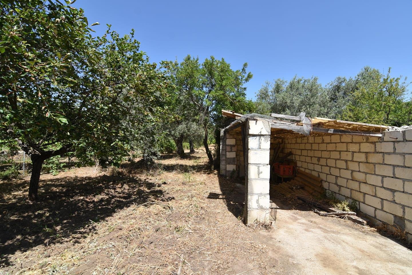 Casa indipendente su due livelli con 600 mq di giardino
