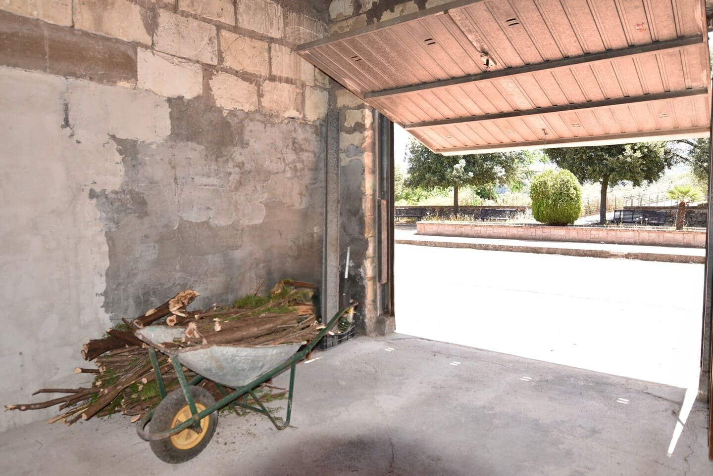 Casa indipendente su due livelli con 600 mq di giardino