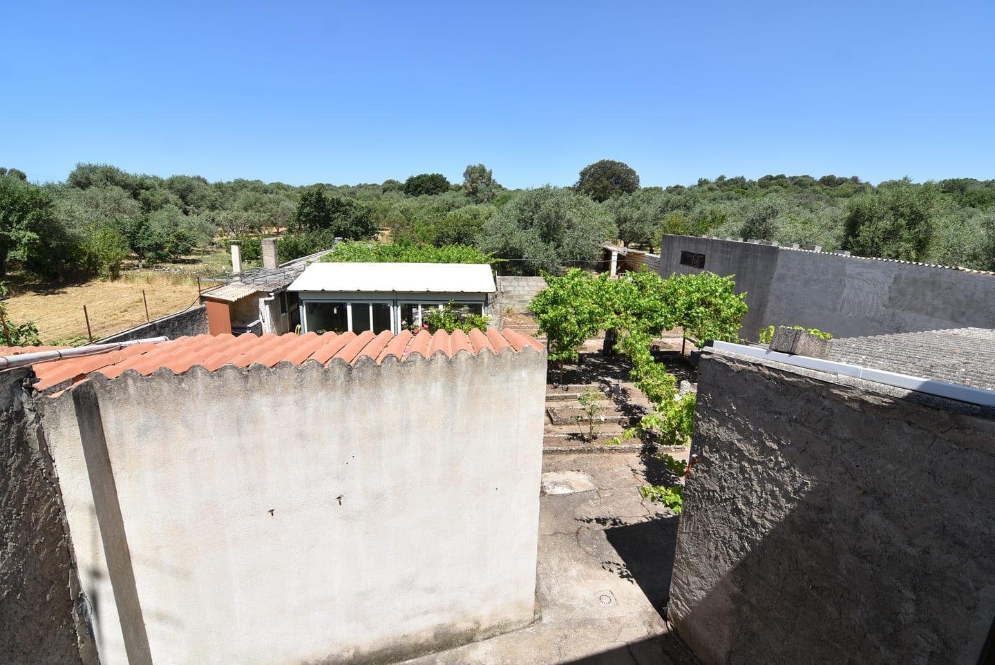 Casa indipendente su due livelli con 600 mq di giardino