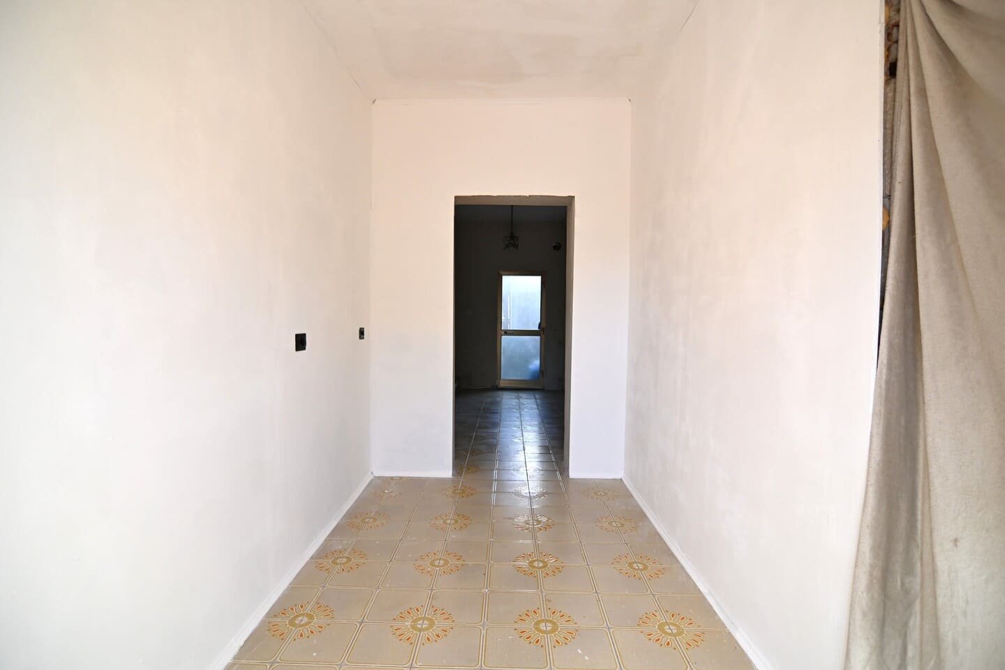 Casa indipendente su due livelli con 600 mq di giardino