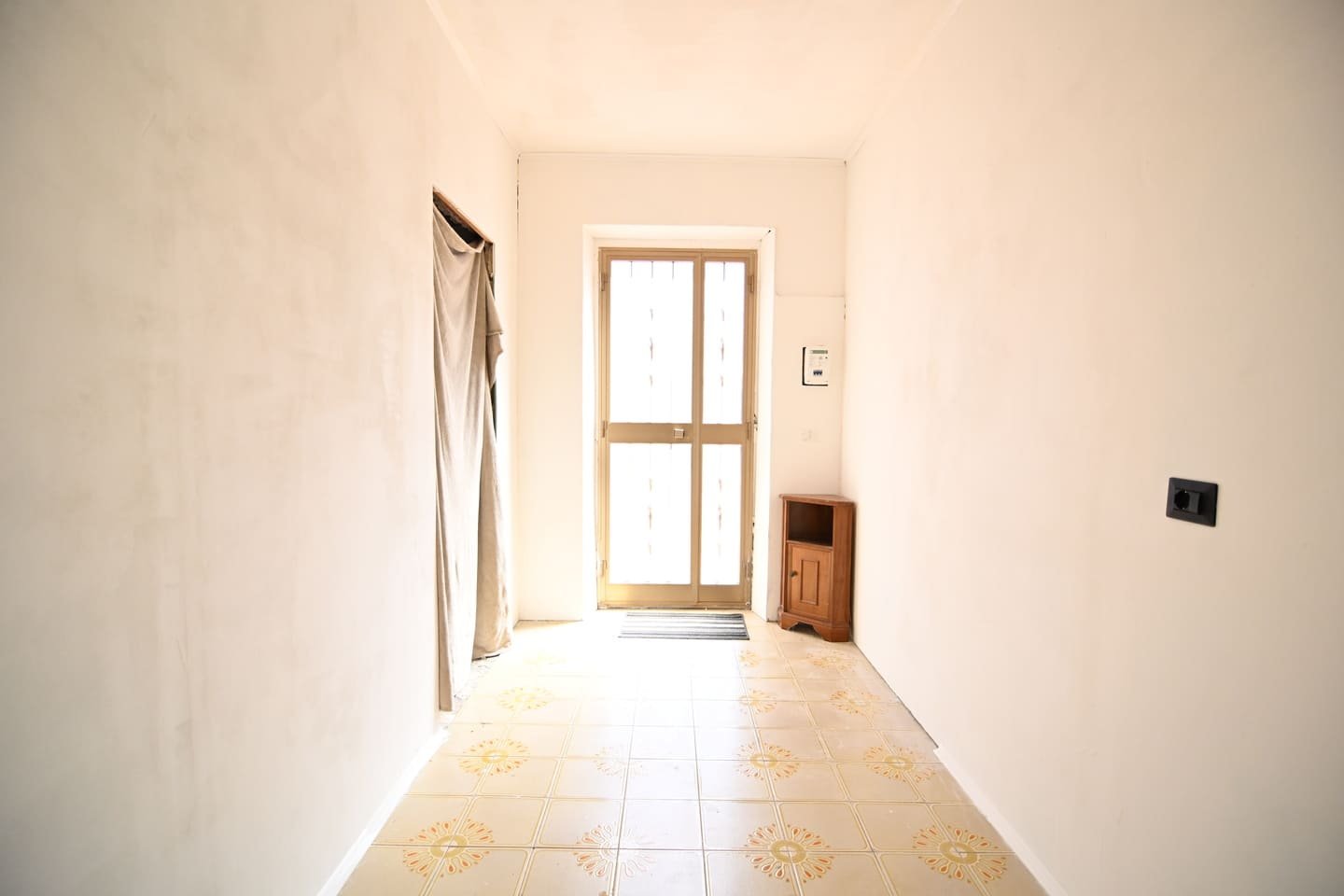 Casa indipendente su due livelli con 600 mq di giardino