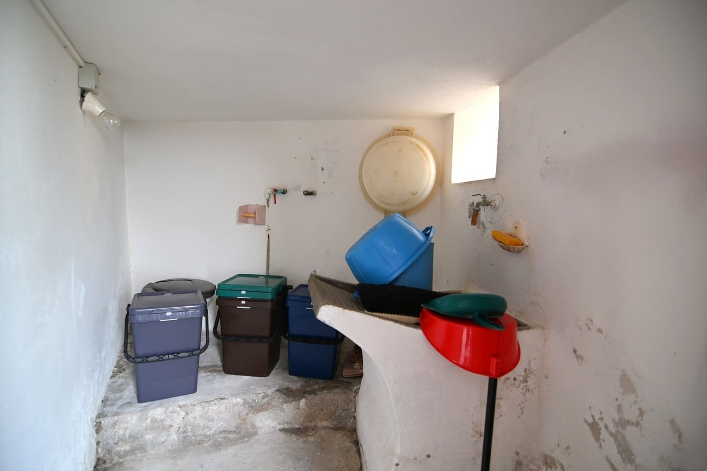 Casa indipendente bilivello affacciata su piazza